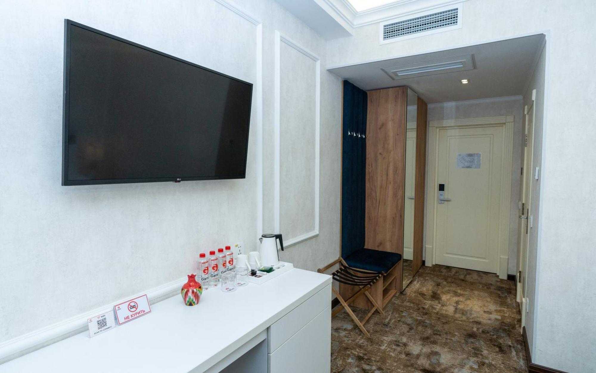 Garnet Mir Hotel Tashkent Room photo
